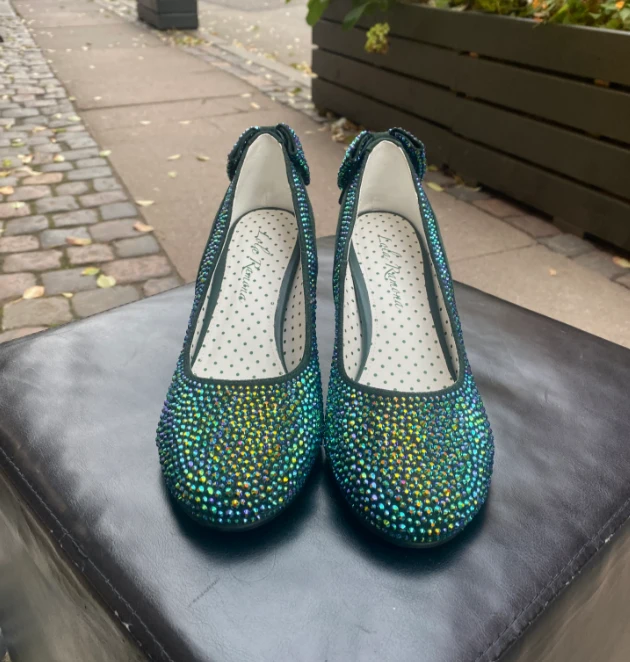 Lola Ramona Ava Trina 4 Lola Ramona Ava Trina - Image 4